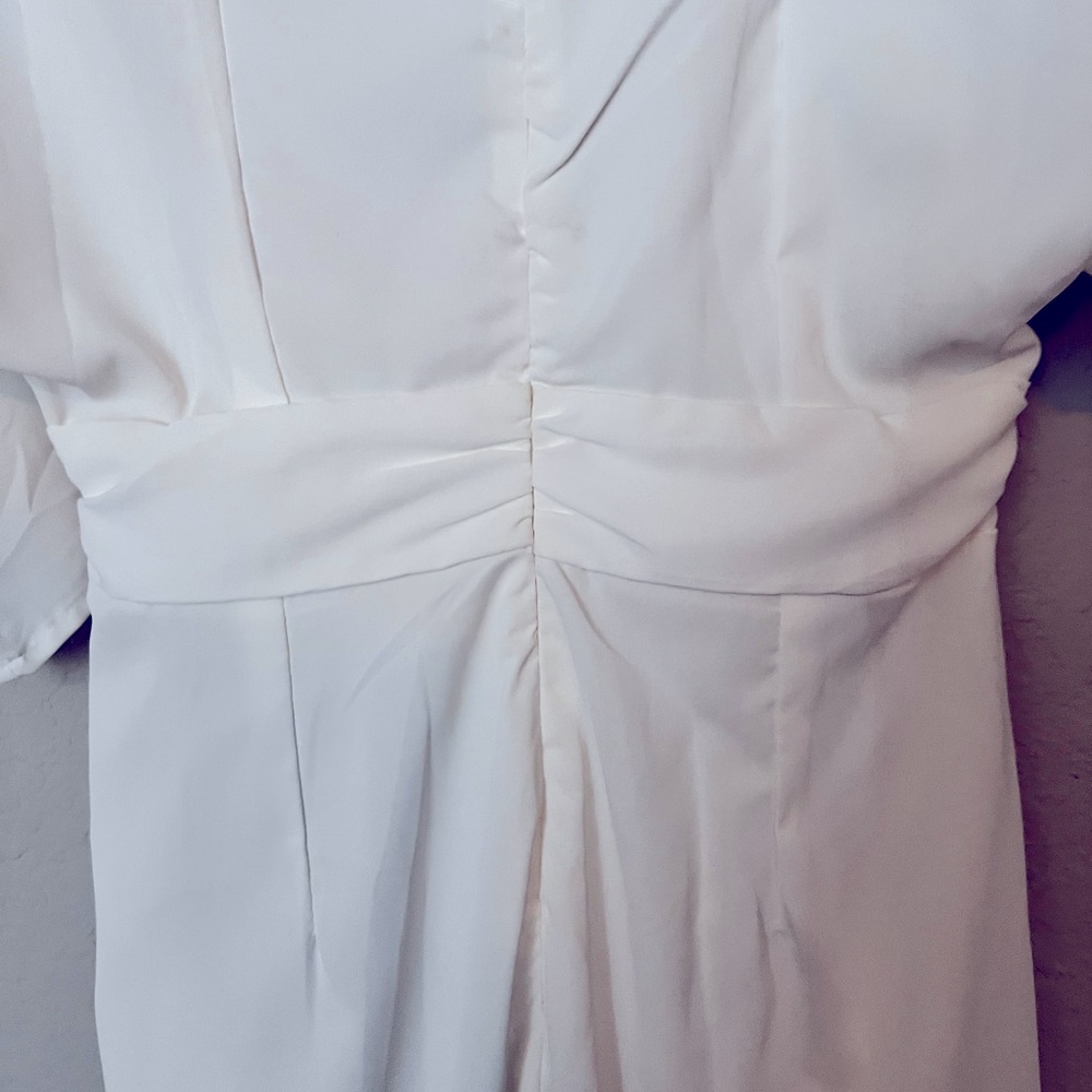 Beautiful solid white jumpsuit with pockets and wide legs